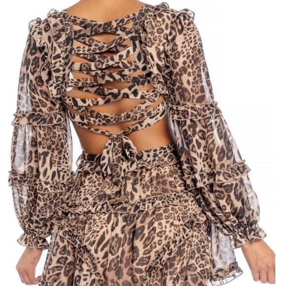 Flowy open back Leopard dress - Picture 2 of 5